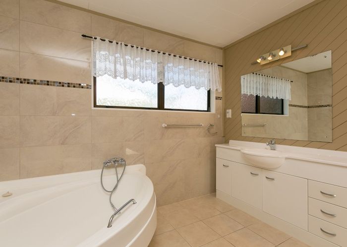  at 11 Keats Place, Whalers Gate, New Plymouth