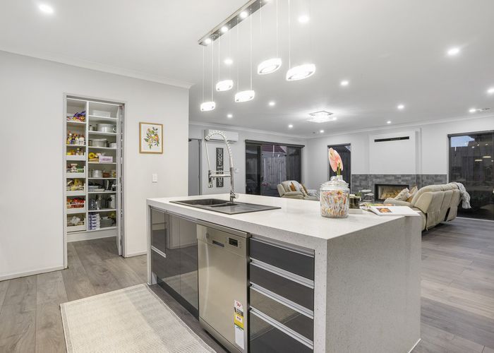  at 6 Bridge Street, Papatoetoe, Auckland