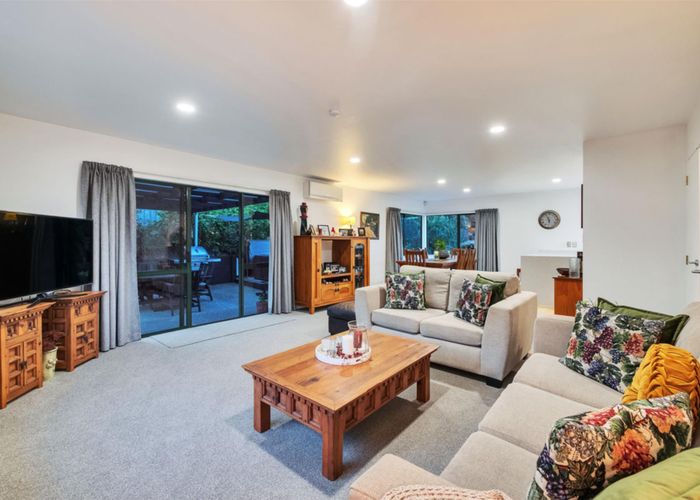  at 2/8 Carrigans Close, Pinehill, Auckland