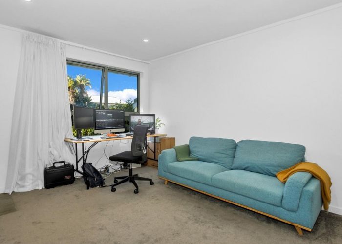  at 4/27 Wright Road, Point Chevalier, Auckland