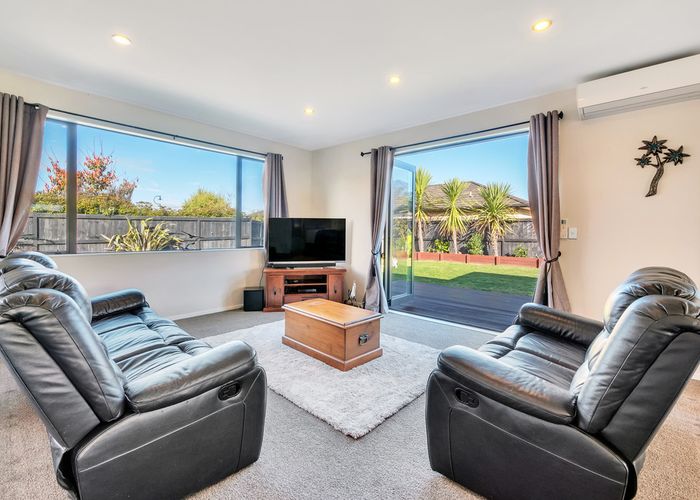  at 12 Drumkeen Place, Rosehill, Papakura