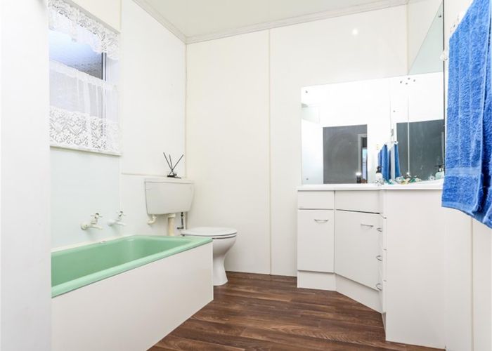  at 826 Mokau Road, Mimi