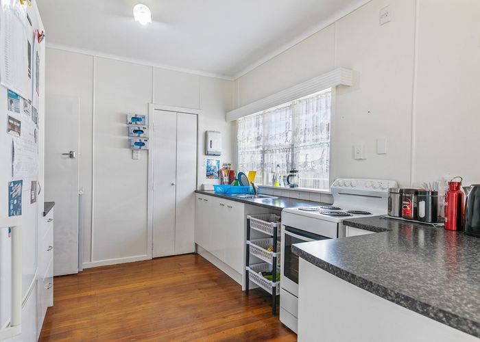  at 11 Church Road, Mangere Bridge, Auckland