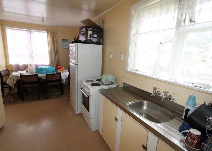 Free property data for 355 Warspite Avenue, Waitangirua, Porirua homes.co.nz