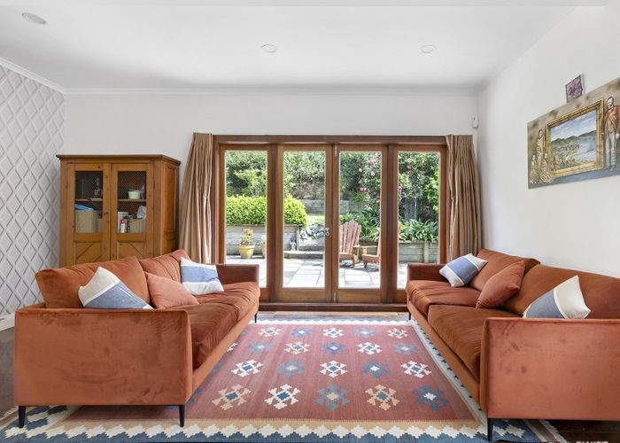  at 14 Glen Road, Kelburn, Wellington