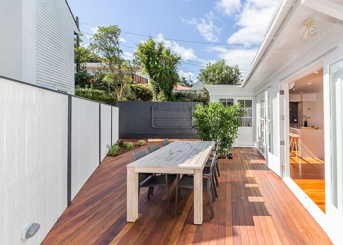  at 2 Tio Tio Road, Miramar, Wellington