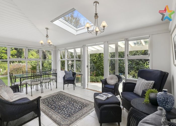  at 4 Manuka Avenue, Woburn, Lower Hutt