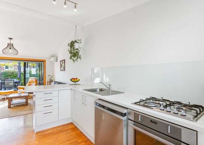  at 2/100 Victoria Street, Onehunga, Auckland