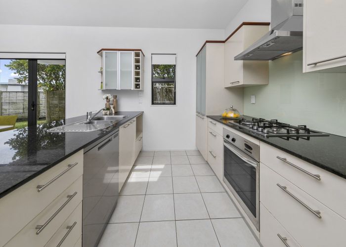  at 4/40 Scarlet Oak Drive, Schnapper Rock, Auckland