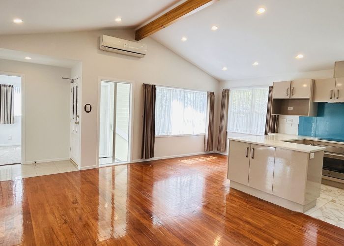  at 21 Shanaway Rise, Hillcrest, North Shore City, Auckland