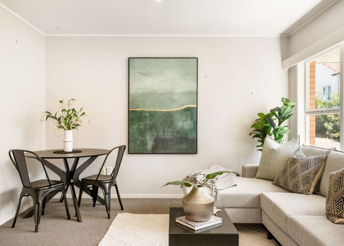  at 4/70 Nile Road, Milford, Auckland