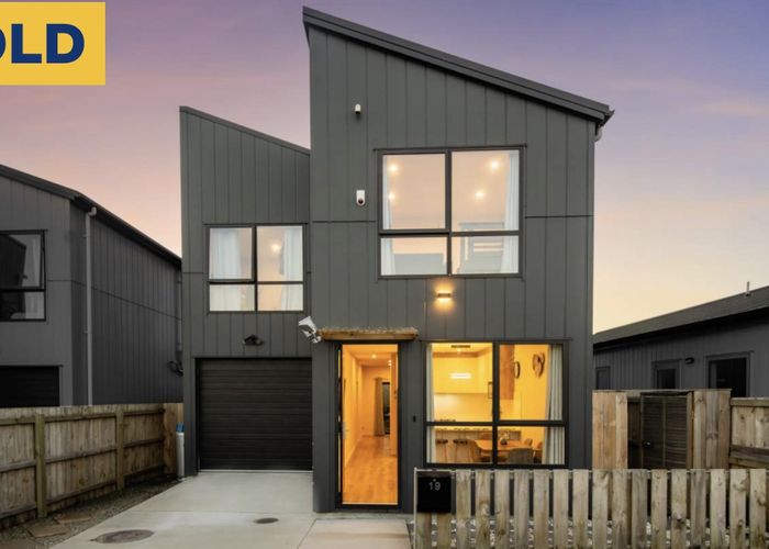 at 19 Dinaric Lane, Westgate, Auckland