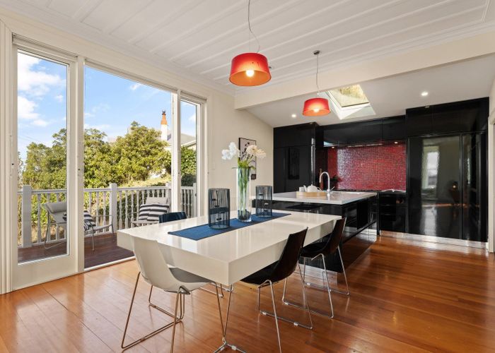  at 2 Carson Street, Mornington, Dunedin