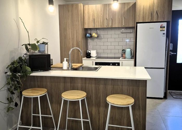  at 20 Moor Avenue, Te Atatu Peninsula, Waitakere City, Auckland
