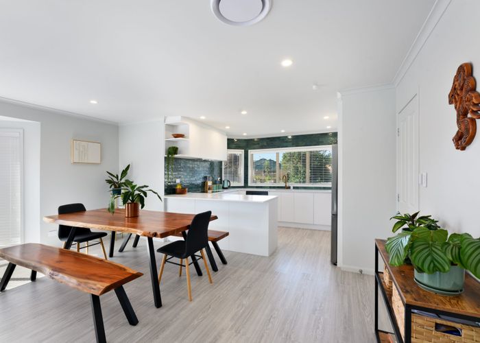  at 8 Brookwood Drive, Henderson, Auckland