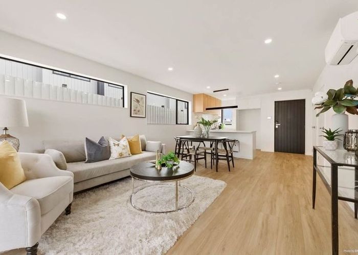  at 17E Granville Drive, Massey, Waitakere City, Auckland