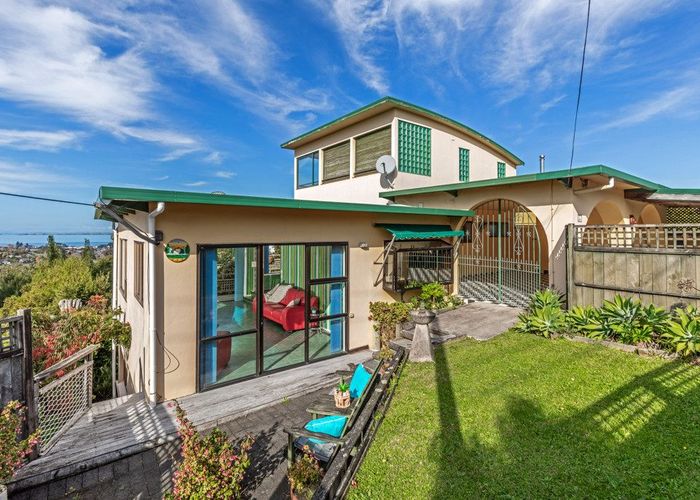  at 801 East Coast Road, Northcross, Auckland