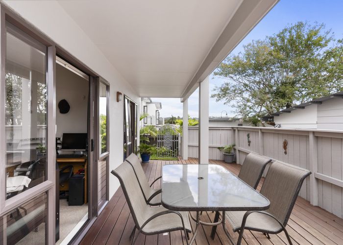  at 19/92 Bush Road, Albany, Auckland