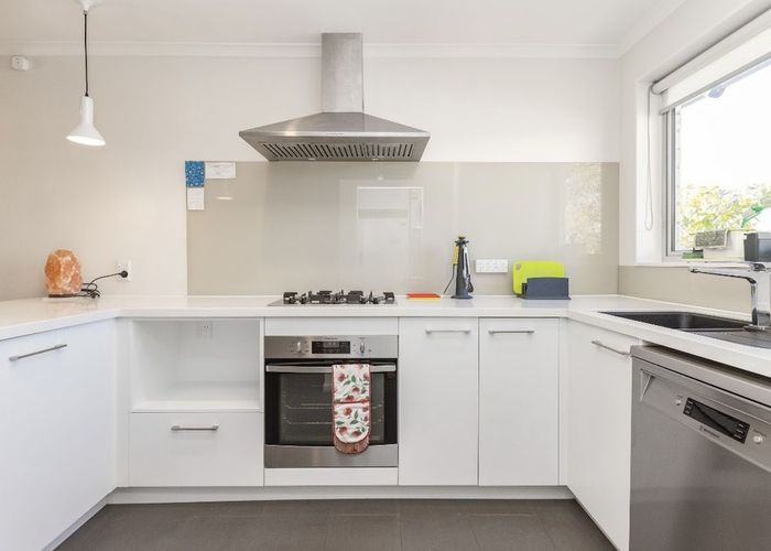  at 2/104 Picton Avenue, Riccarton, Christchurch City, Canterbury