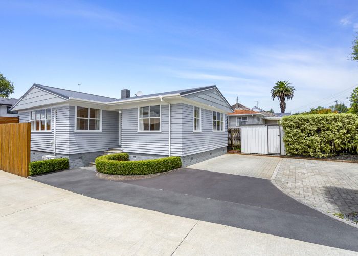  at 9 Woodward Avenue, Mangere Bridge, Auckland