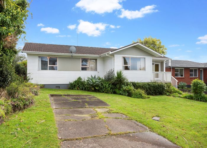  at 8 Jenelin Road, Glendene, Waitakere City, Auckland