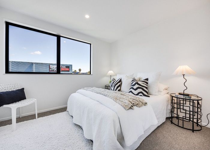  at 5/96 Bluebird Crescent, Unsworth Heights, North Shore City, Auckland