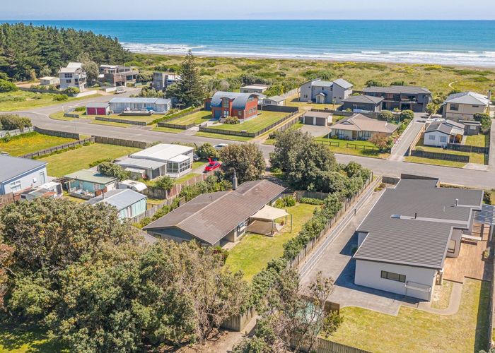  at 20 Rua Avenue, Waitarere Beach, Levin