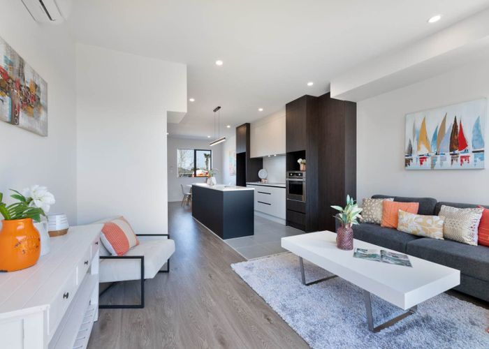  at 2/10 Becker Drive, Weymouth, Auckland