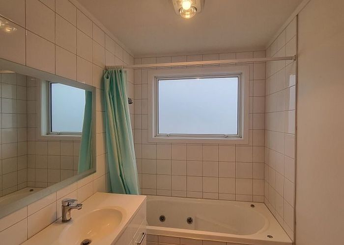  at 95 Everglade Drive, Totara Heights, Manukau City, Auckland