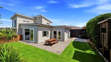  at 1/19 Kiteroa Terrace, Rothesay Bay, Auckland