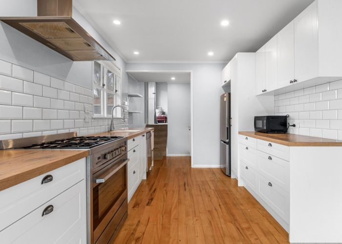  at 25 Glenn Terrace, Otumoetai, Tauranga, Bay Of Plenty