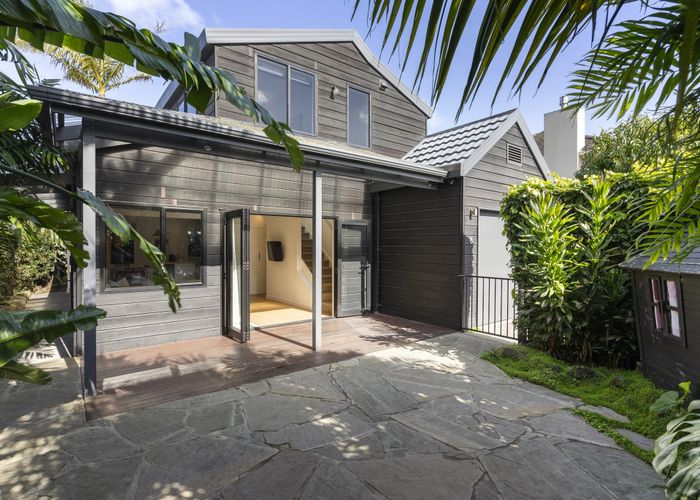  at 8 Raymond Street, Point Chevalier, Auckland