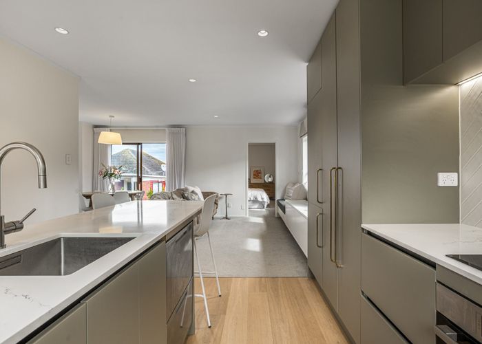  at 3/6 Keys Street, Belmont, Auckland
