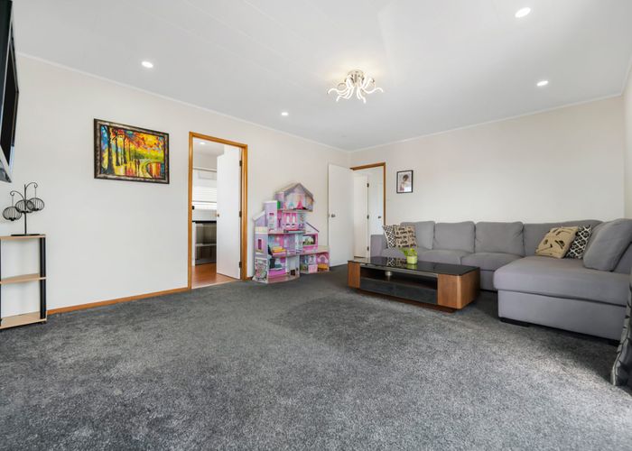  at 14B Pipitea Place, Massey, Auckland