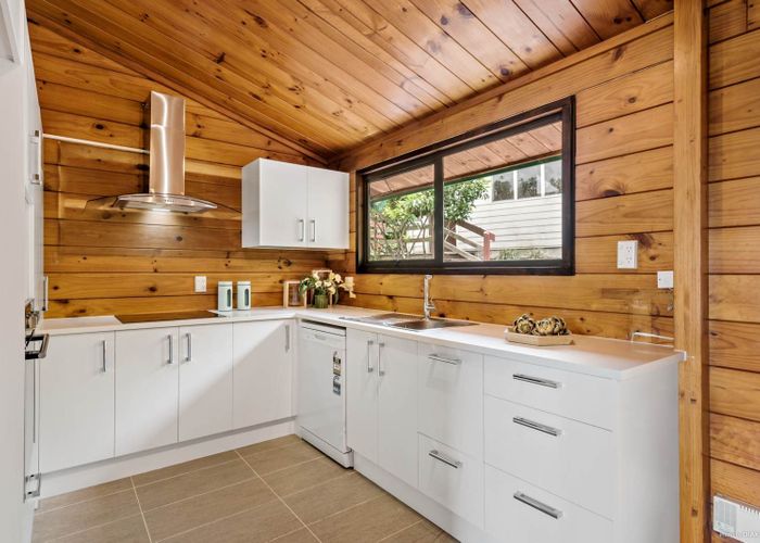  at 178 Browns Bay Road, Browns Bay, North Shore City, Auckland