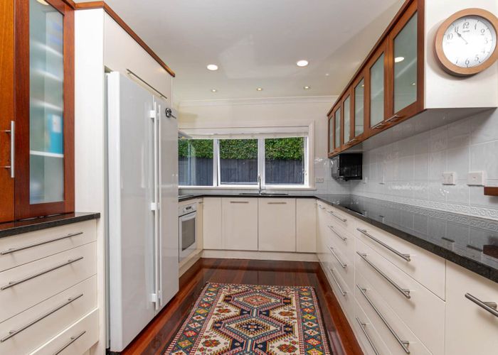  at 2/42 East Coast Road, Milford, Auckland