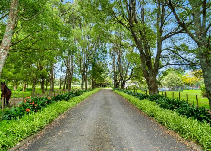  at 220 Boord Crescent, Kumeu