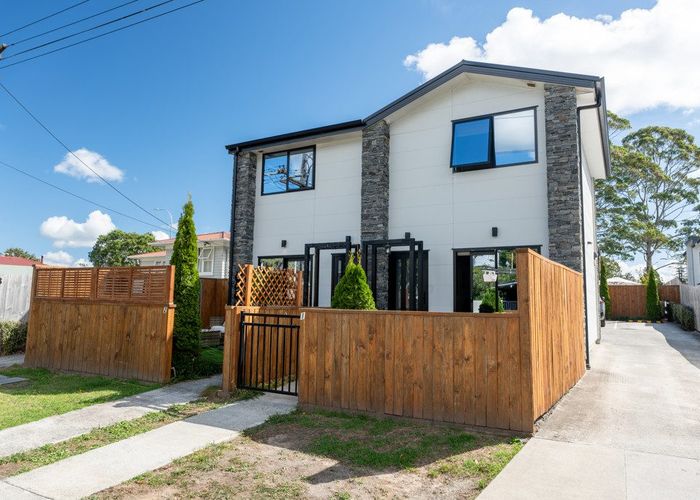  at 2/83 Vodanovich Road, Te Atatu South, Waitakere City, Auckland