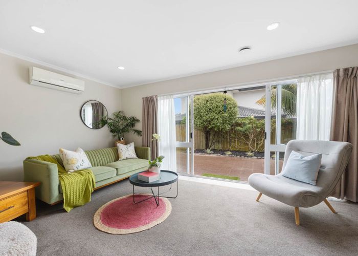  at 2/26 Headcorn Place, Botany Downs, Manukau City, Auckland