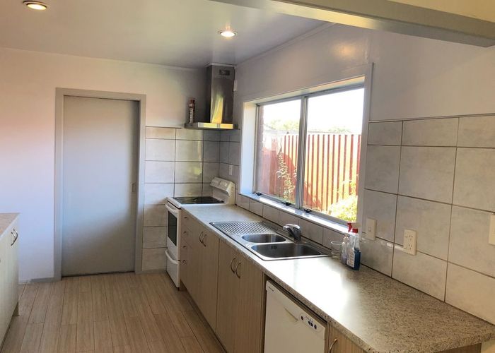  at 2/8 Parera Place, Papatoetoe, Manukau City, Auckland