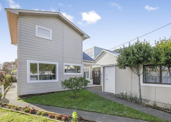  at 18 Kauri Street, Eastbourne, Lower Hutt