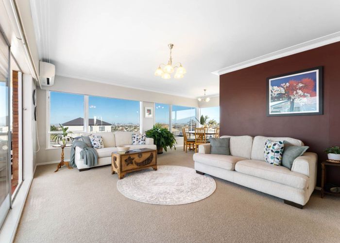  at 1/152 Sunset Road, Unsworth Heights, North Shore City, Auckland