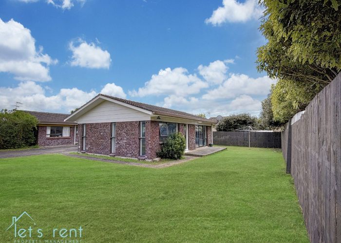  at 2/21 Booker Place, Weymouth, Auckland