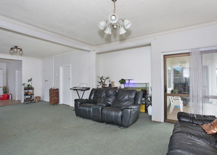  at 22B Flower Street, Bulls