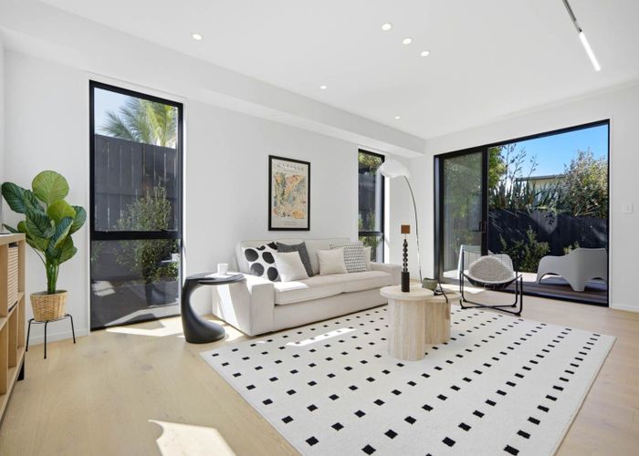  at 2/1 Montana Avenue, Murrays Bay, North Shore City, Auckland