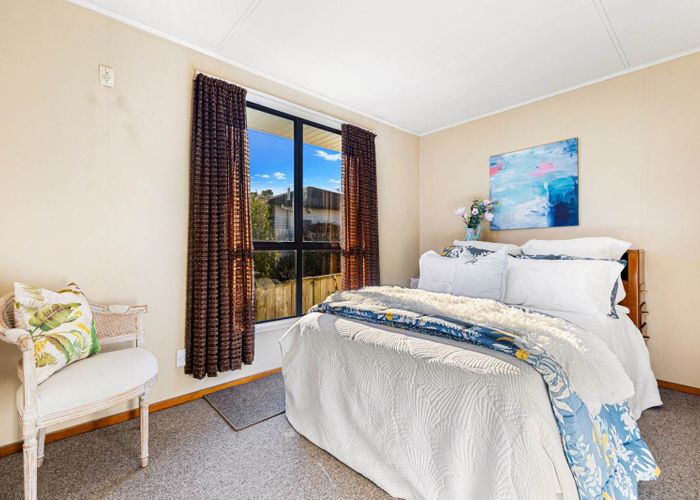  at 6 Sullivan Avenue, Mangere Bridge, Auckland