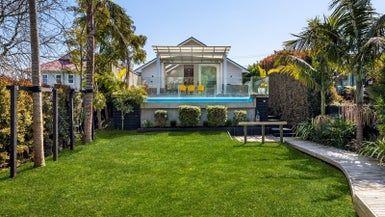  at 6 Wainoni Avenue, Point Chevalier, Auckland