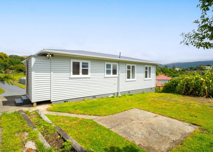  at 8 Hampshire Street, Cannons Creek, Porirua, Wellington
