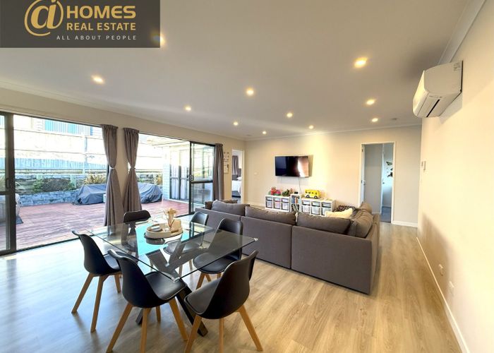  at 12 Mamuku Drive, Massey, Waitakere City, Auckland