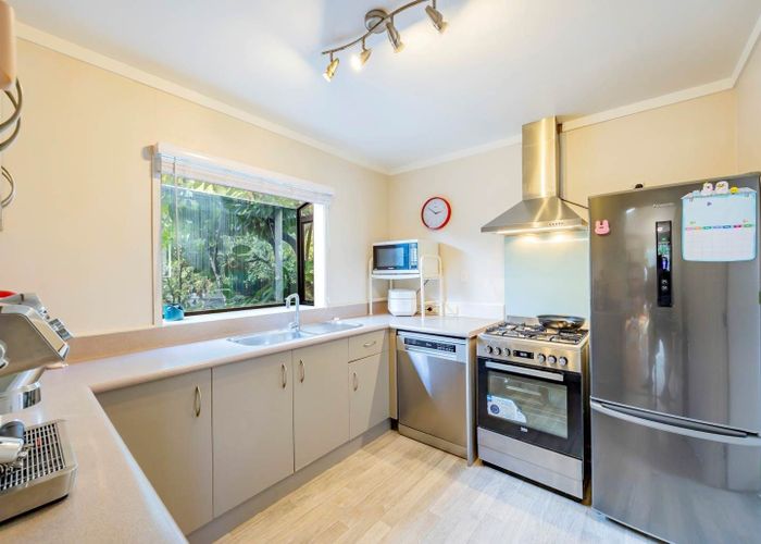  at 1/24 Tree View Avenue, Glenfield, Auckland